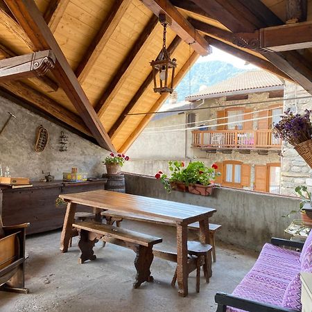 Casa Nel Centro Storico Di Borno Villa Екстериор снимка