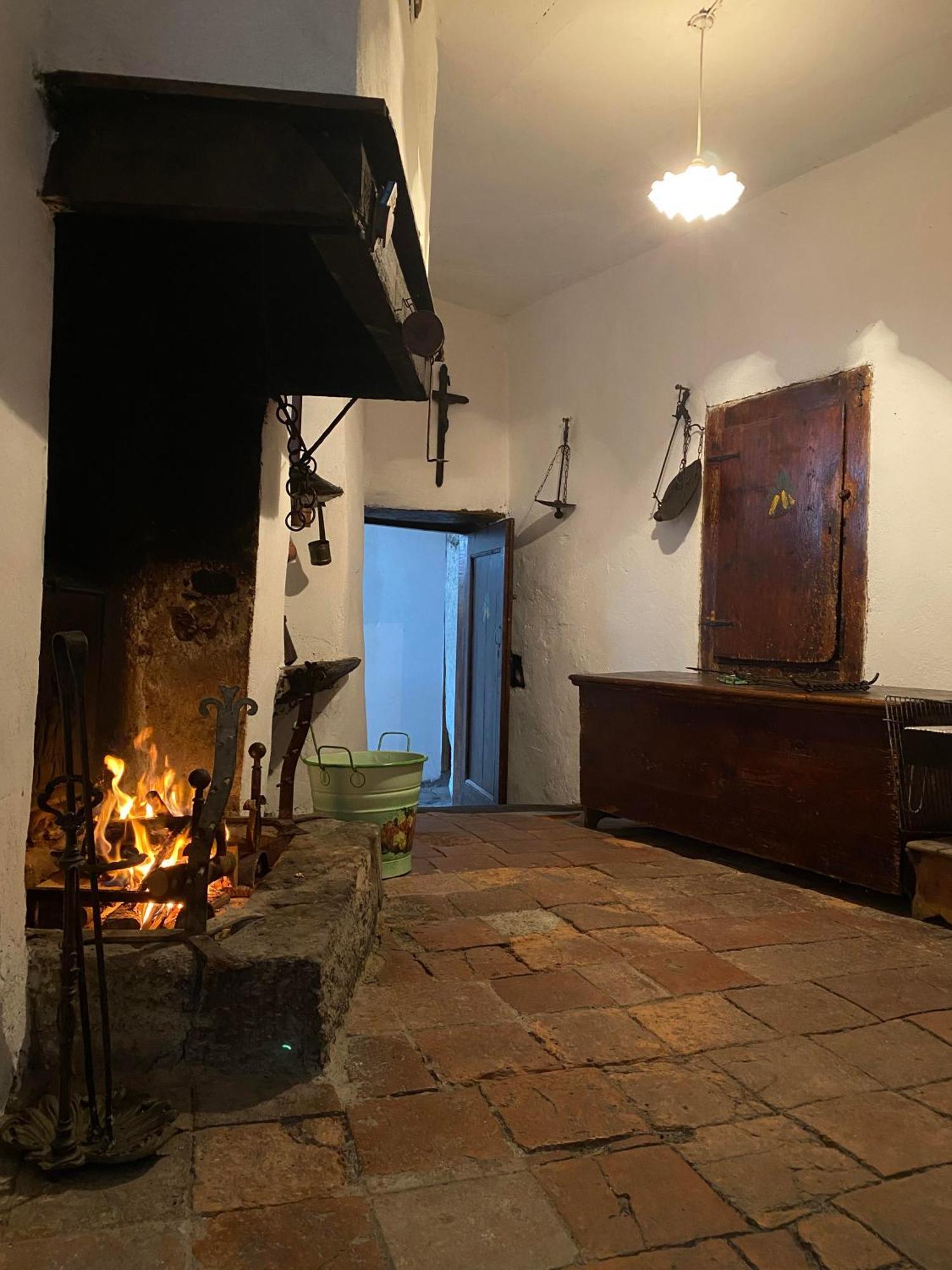Casa Nel Centro Storico Di Borno Villa Екстериор снимка
