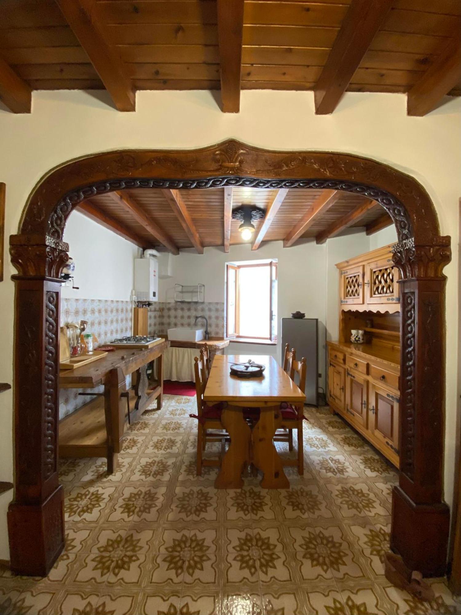 Casa Nel Centro Storico Di Borno Villa Екстериор снимка