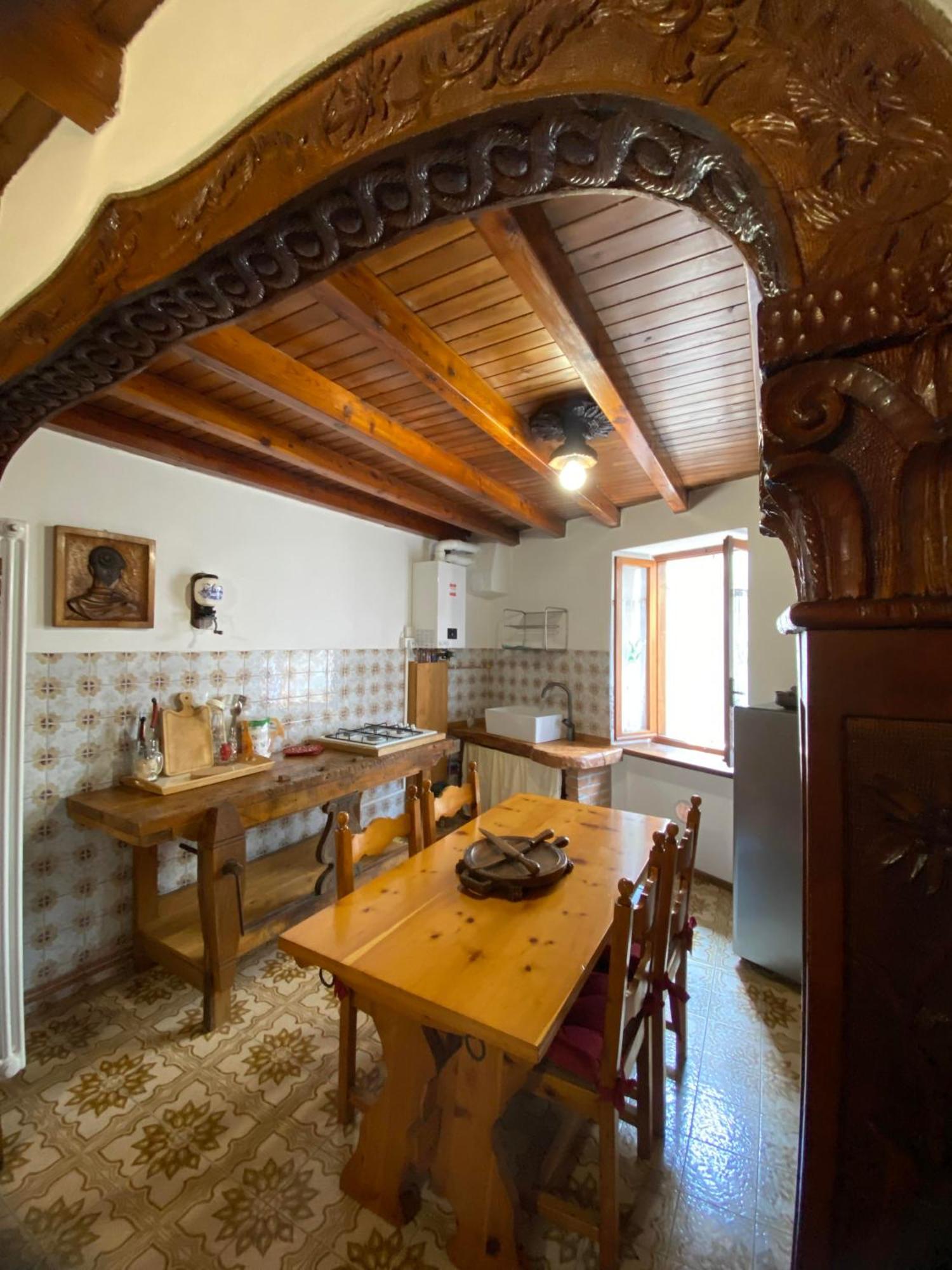 Casa Nel Centro Storico Di Borno Villa Екстериор снимка