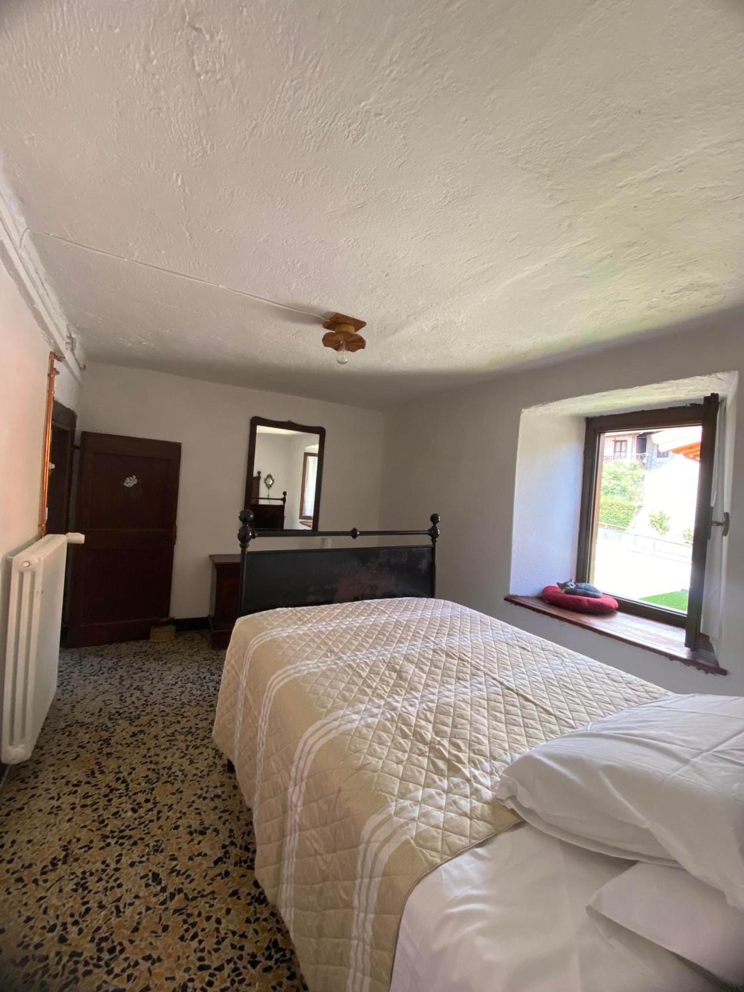 Casa Nel Centro Storico Di Borno Villa Екстериор снимка
