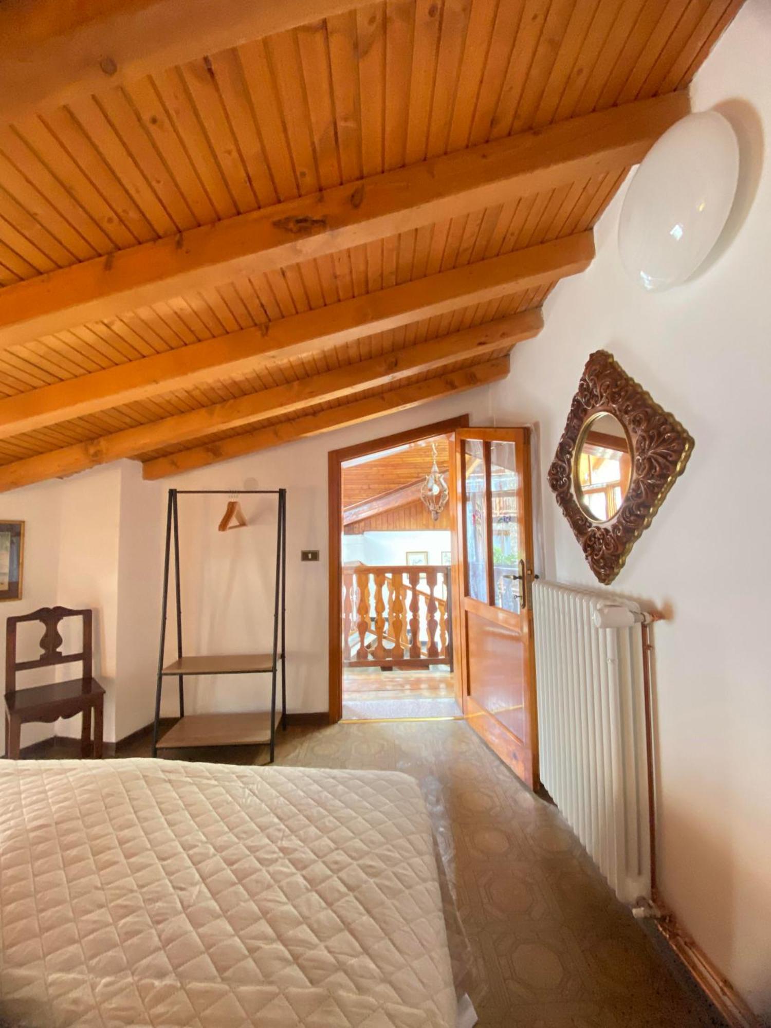 Casa Nel Centro Storico Di Borno Villa Екстериор снимка