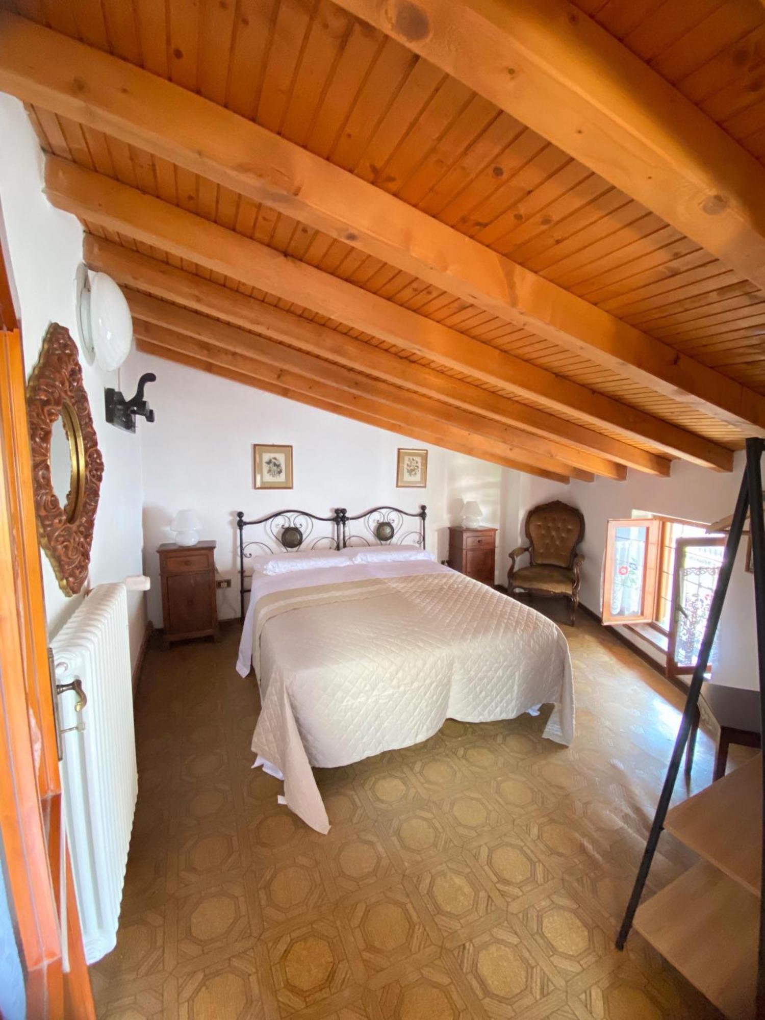 Casa Nel Centro Storico Di Borno Villa Екстериор снимка