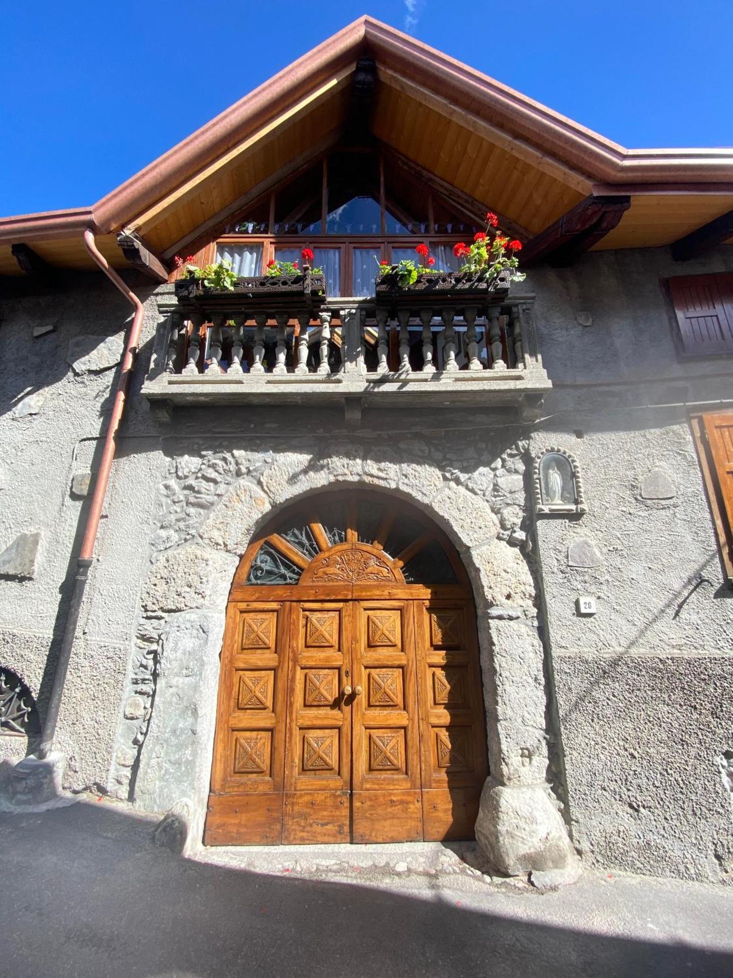 Casa Nel Centro Storico Di Borno Villa Екстериор снимка